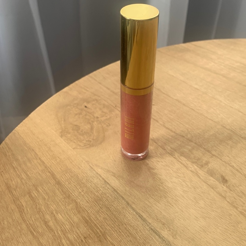Milani nourishing lip plumper